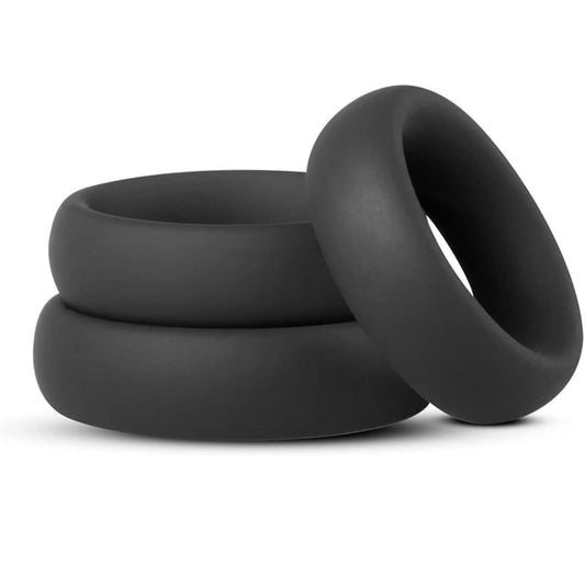 Lot de 3 cockrings en silicone noir présentés sur fond neutre