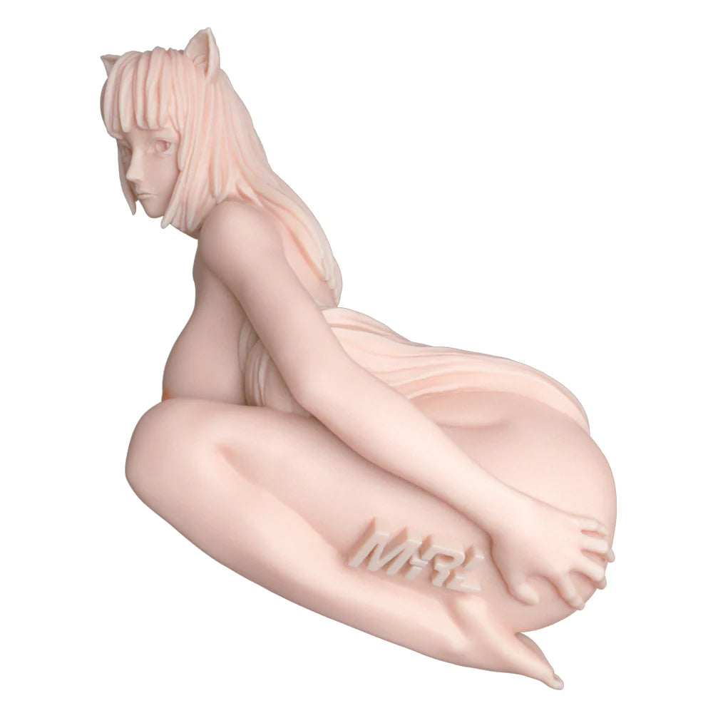 Vue de profil de la poupée fantasy hentai en position doggy, cambrure et silhouette mises en valeur