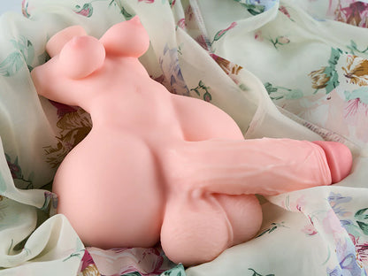 Vue de face de la sex doll hentai futa buste masturbateur