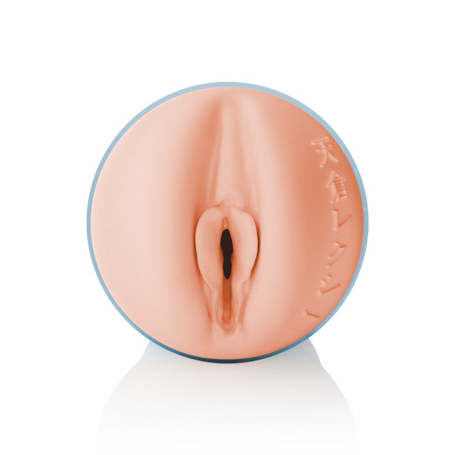 Gros plan sur l'orifice du masturbateur réaliste Fleshlight Lexi Amakura