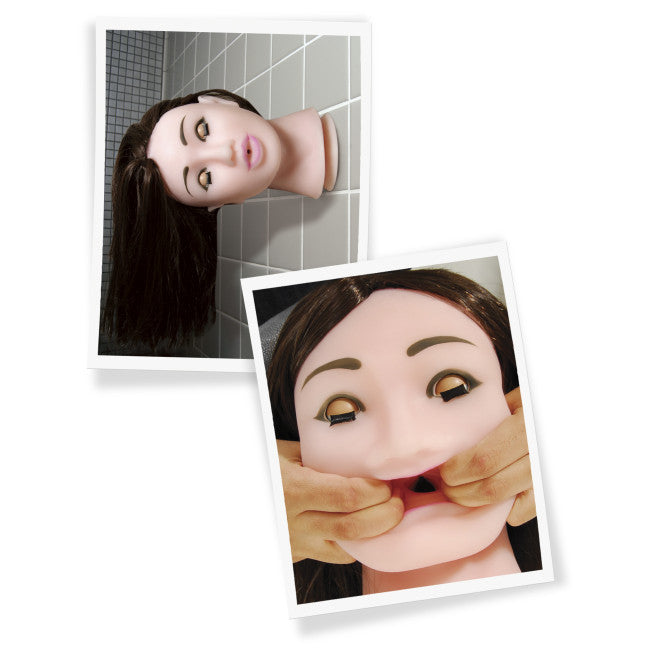 Masturbateur oral avec ventouse puissante fixée sur une surface plane lisse
