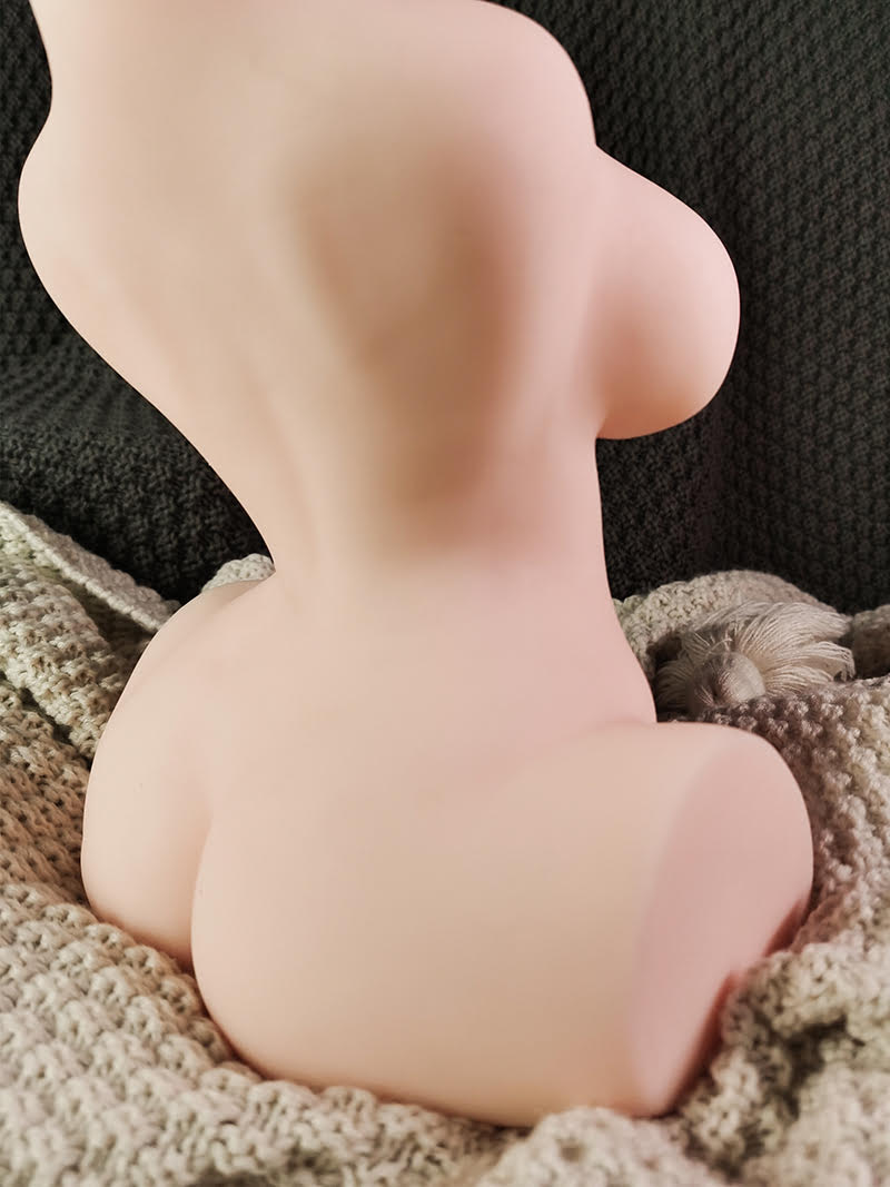 Mini busto de la muñeca del sexo y Stessier-Tsutsusi